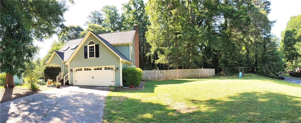 20700 Willow Pond Road Cornelius, NC 28031 - Photo 4 of 47 a front view of house with yard and trees in the background