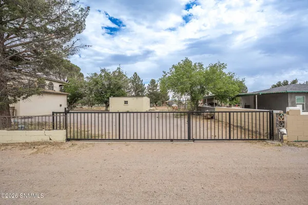 $440,000 | 304 Las Flores Circle, La Mesa, NM 88044