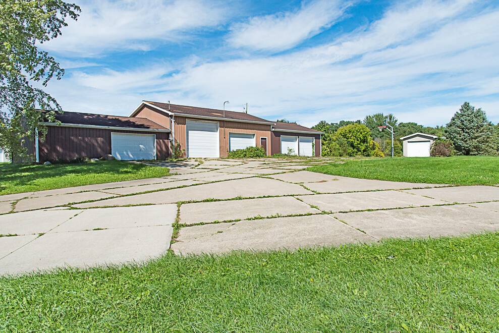 2240 Hickory Road Battle Creek, MI 49017 - Photo 4 of 58 DSC_5866