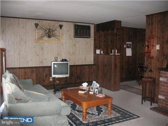 71 Harvest Road Levittown, PA 19056 - Photo 5 of 12 Living Room