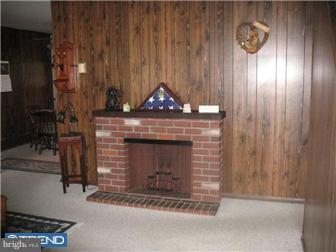 71 Harvest Road Levittown, PA 19056 - Photo 6 of 12 Living Room