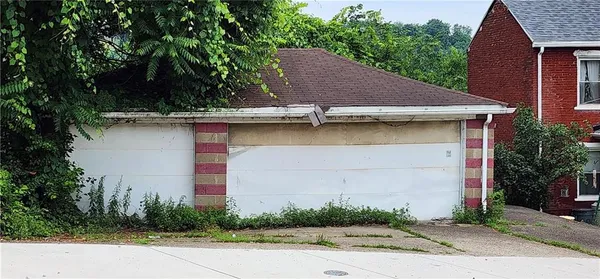 front view of house with a yard