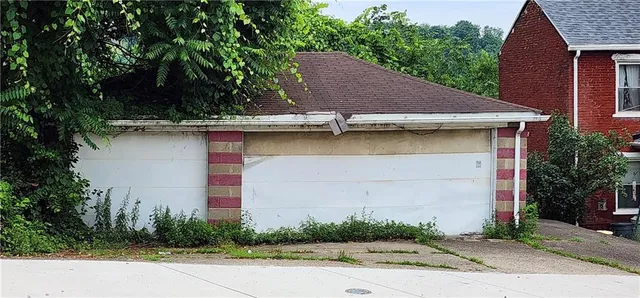 front view of house with a yard