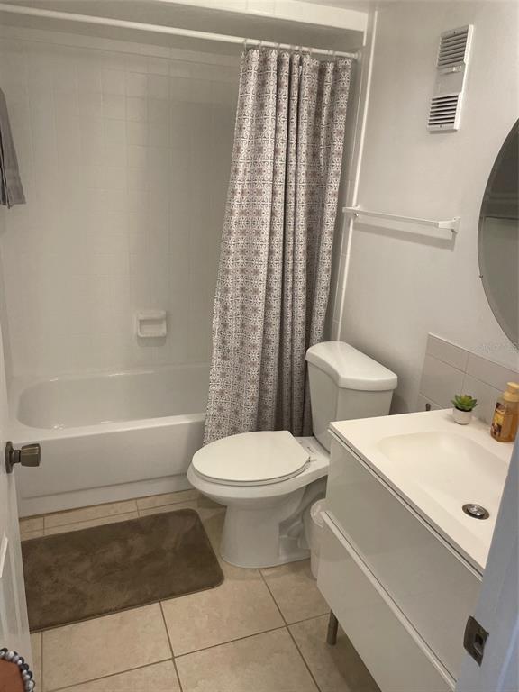 1 Key Capri, Unit 104W Treasure Island, FL 33706 - Photo 28 of 49 a bathroom with a toilet and a bathtub