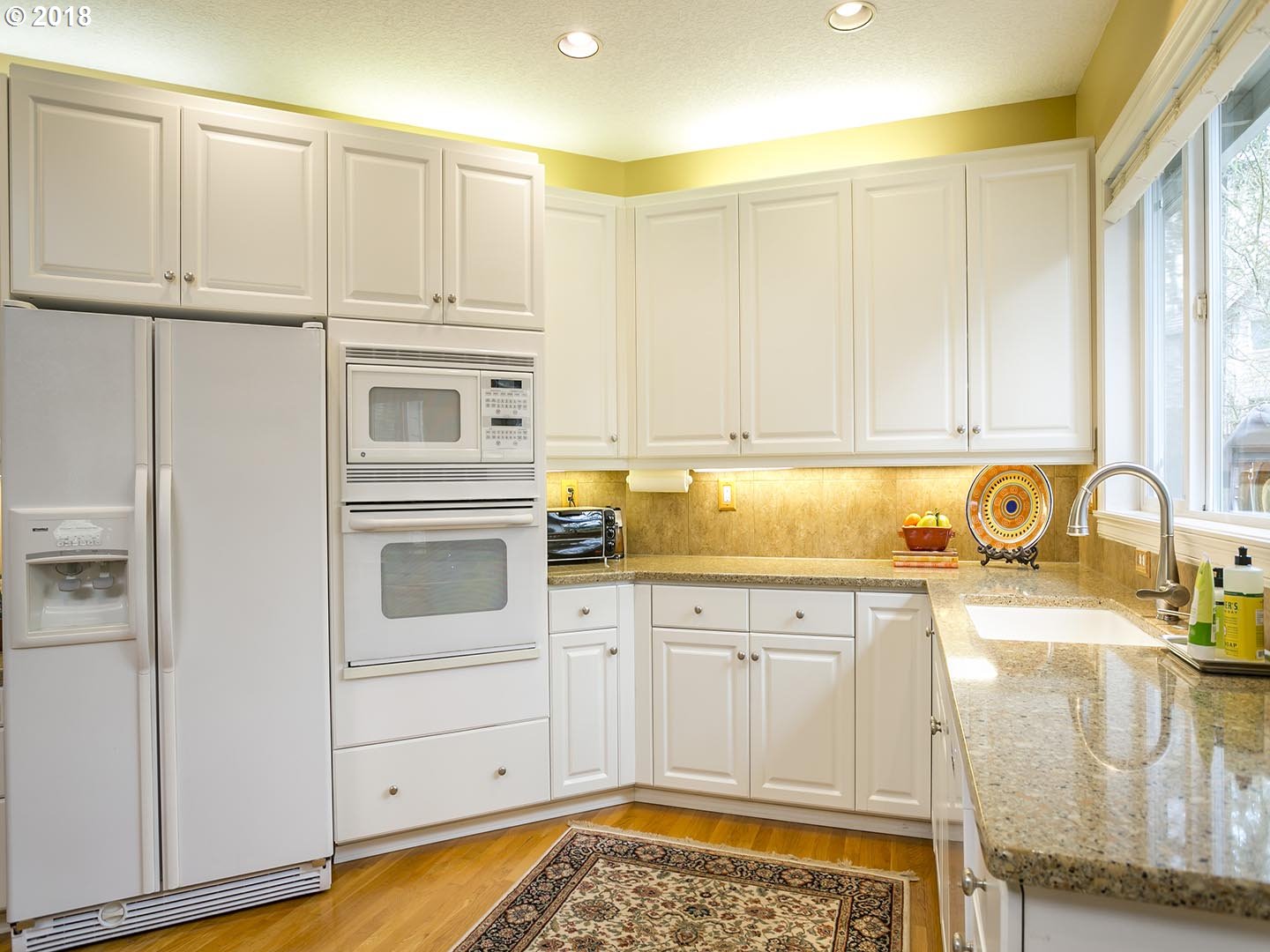 28568 Southwest Cascade Loop Wilsonville, OR 97070 - Photo 11 of 27 Kitchen