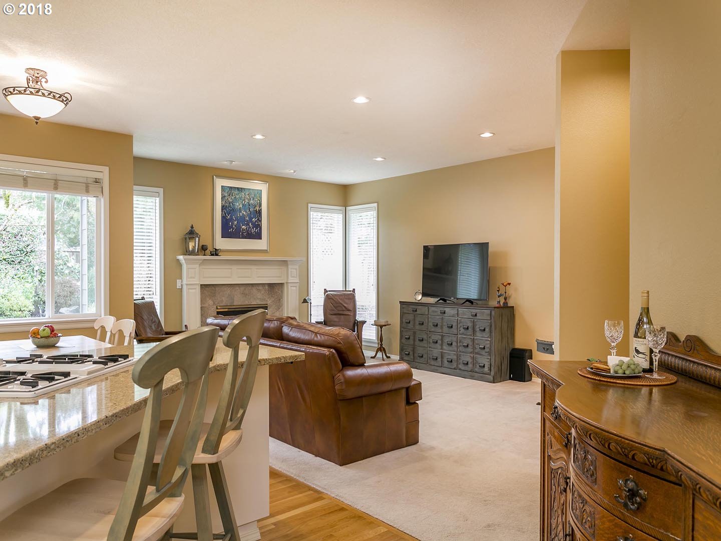 28568 Southwest Cascade Loop Wilsonville, OR 97070 - Photo 12 of 27 Kitchen/Family Room
