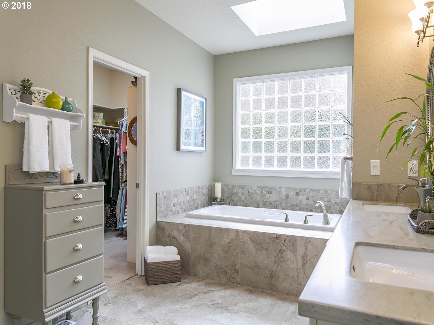 28568 Southwest Cascade Loop Wilsonville, OR 97070 - Photo 15 of 27 Attached Bathroom