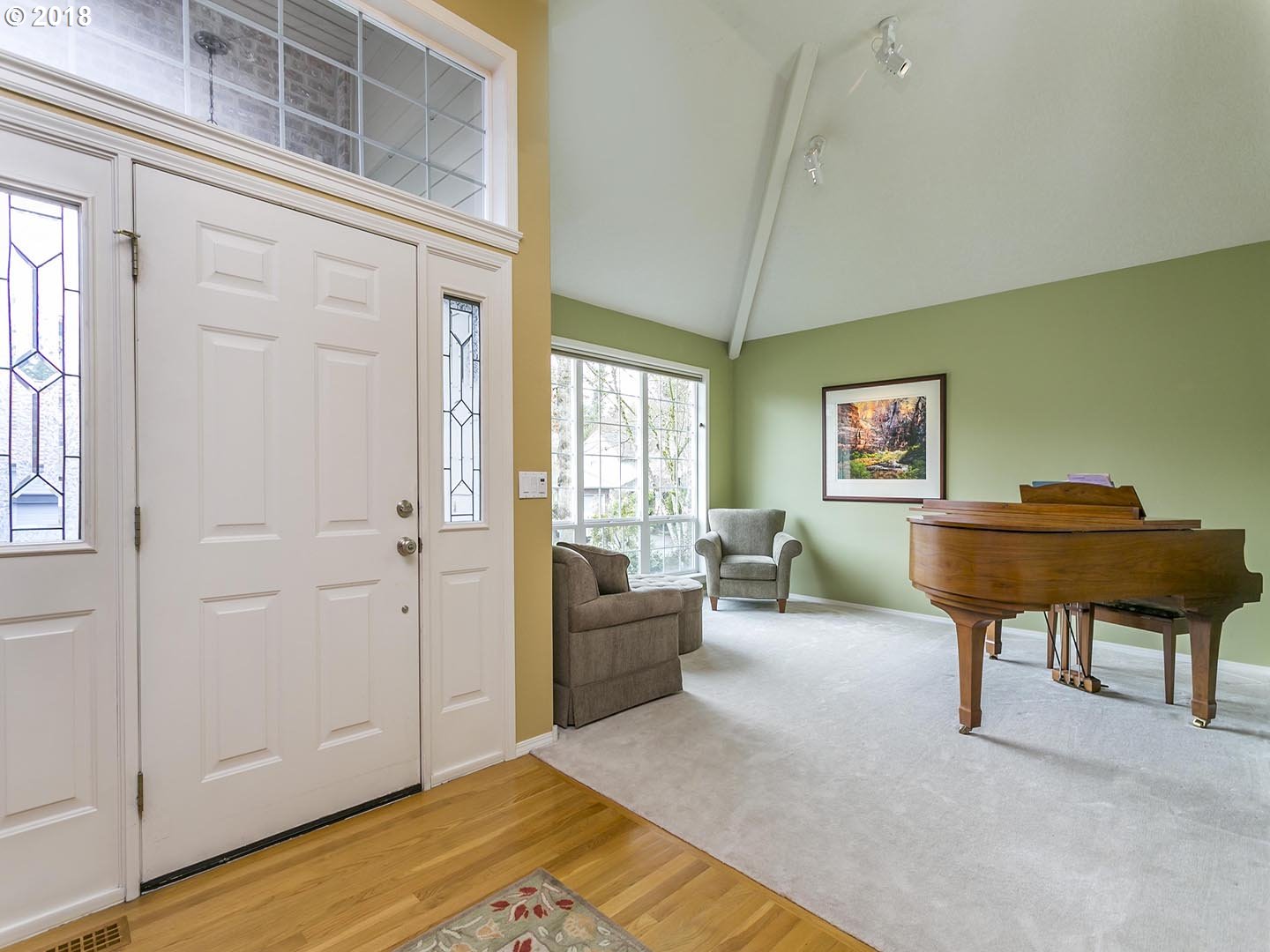 28568 Southwest Cascade Loop Wilsonville, OR 97070 - Photo 3 of 27 Living Room