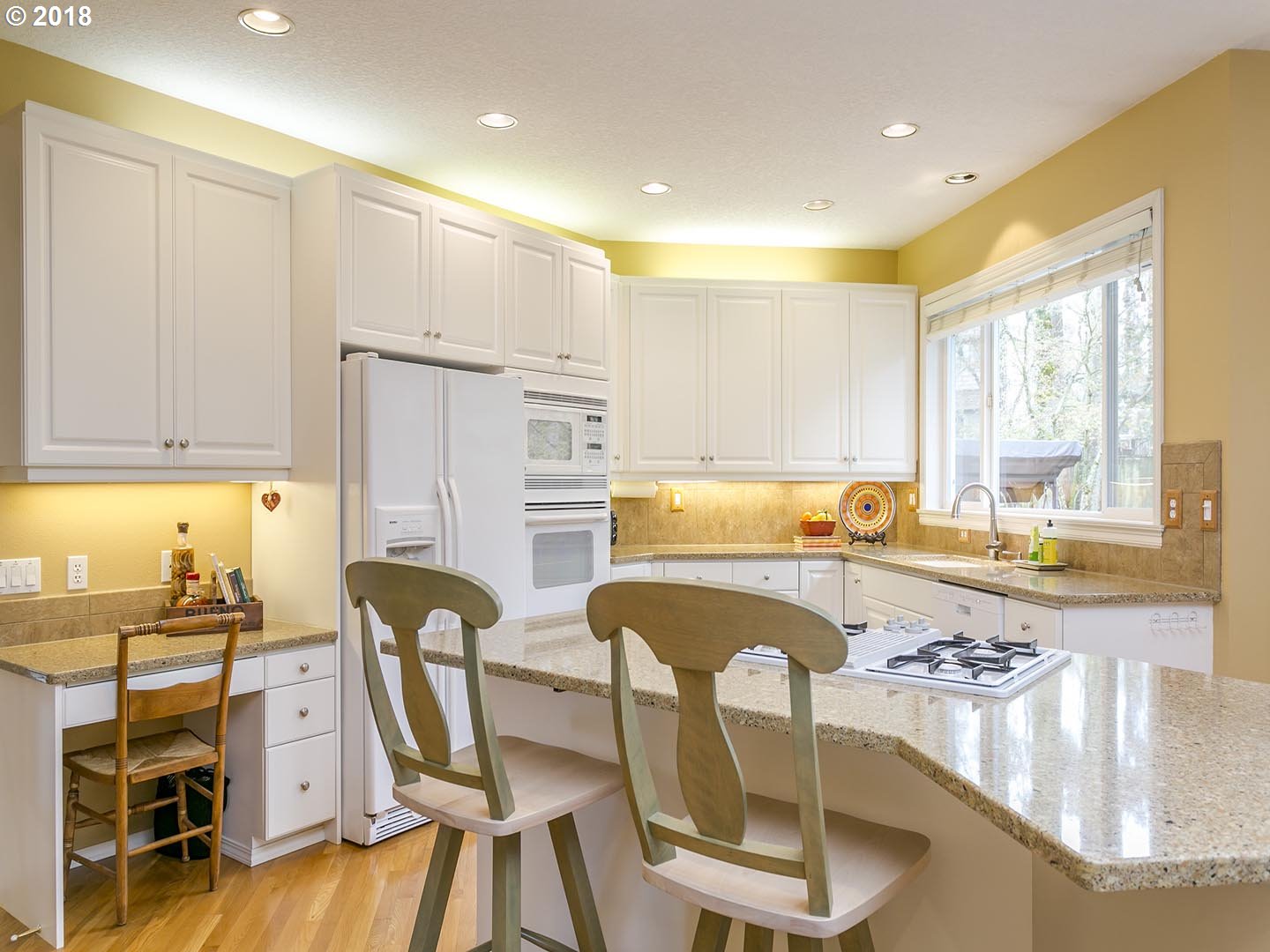 28568 Southwest Cascade Loop Wilsonville, OR 97070 - Photo 8 of 27 Kitchen/Nook