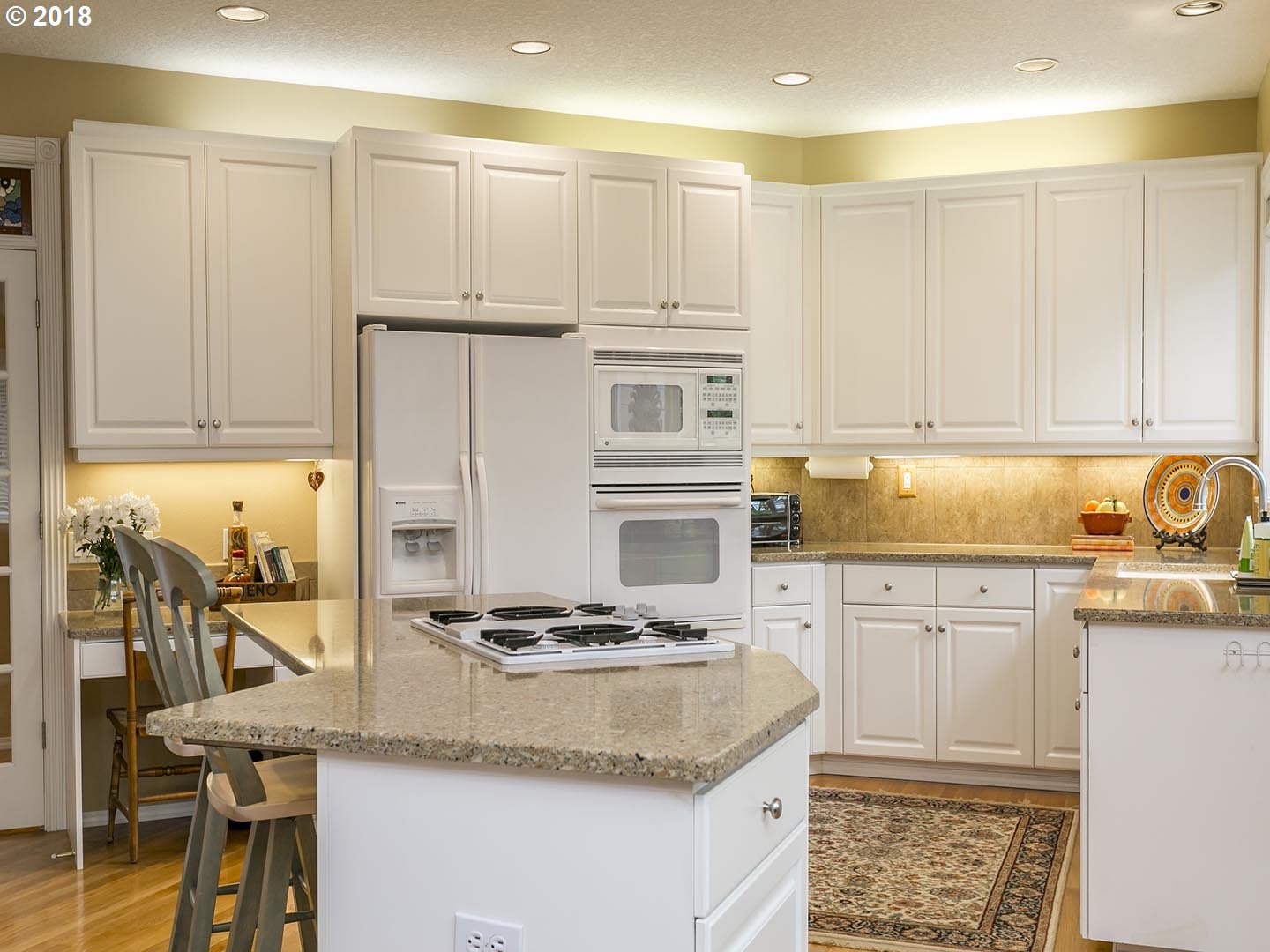28568 Southwest Cascade Loop Wilsonville, OR 97070 - Photo 9 of 27 Kitchen