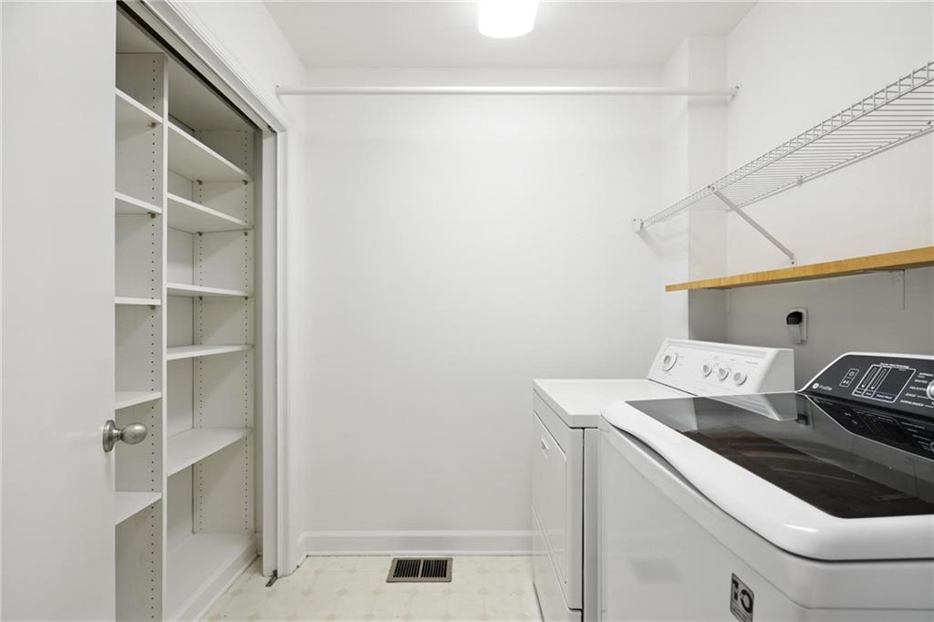 2569 Ridgewood Terrace Northwest Atlanta, GA 30318 - Photo 17 of 34