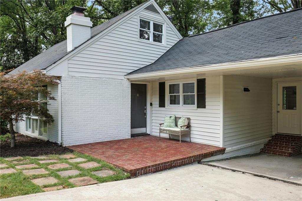 2569 Ridgewood Terrace Northwest Atlanta, GA 30318 - Photo 3 of 34