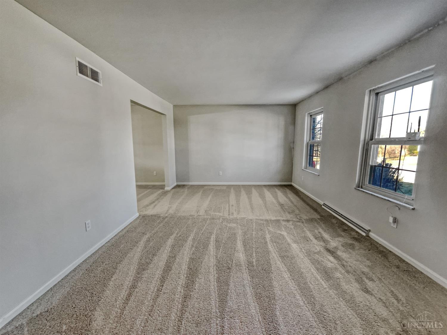697 Yorkhaven Road Springdale, OH 45246 - Photo 3 of 29