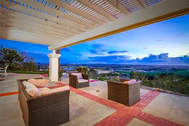 $1,350,000 | 6038 De La Rosa Lane, Oceanside, CA 92057