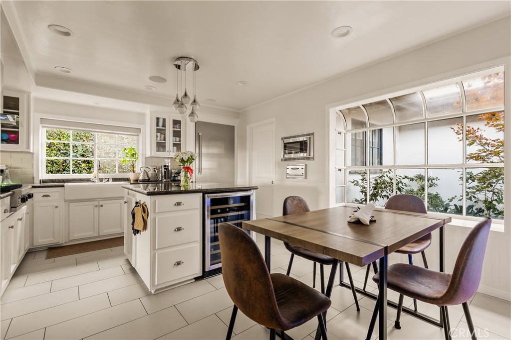 22370 Algunas Road Woodland Hills, CA 91364 - Photo 11 of 34