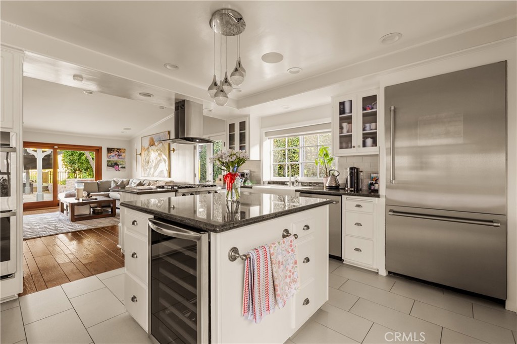 22370 Algunas Road Woodland Hills, CA 91364 - Photo 13 of 34