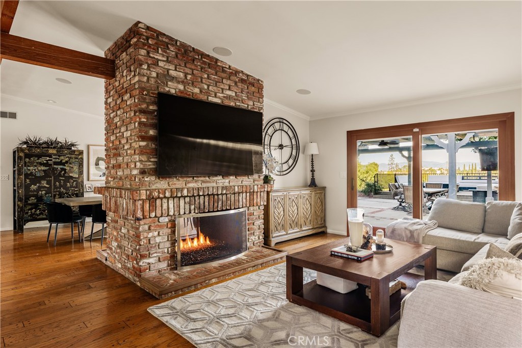 22370 Algunas Road Woodland Hills, CA 91364 - Photo 15 of 34