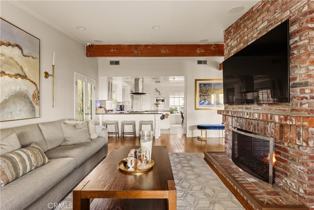 22370 Algunas Road Woodland Hills, CA 91364 - Photo 16 of 34