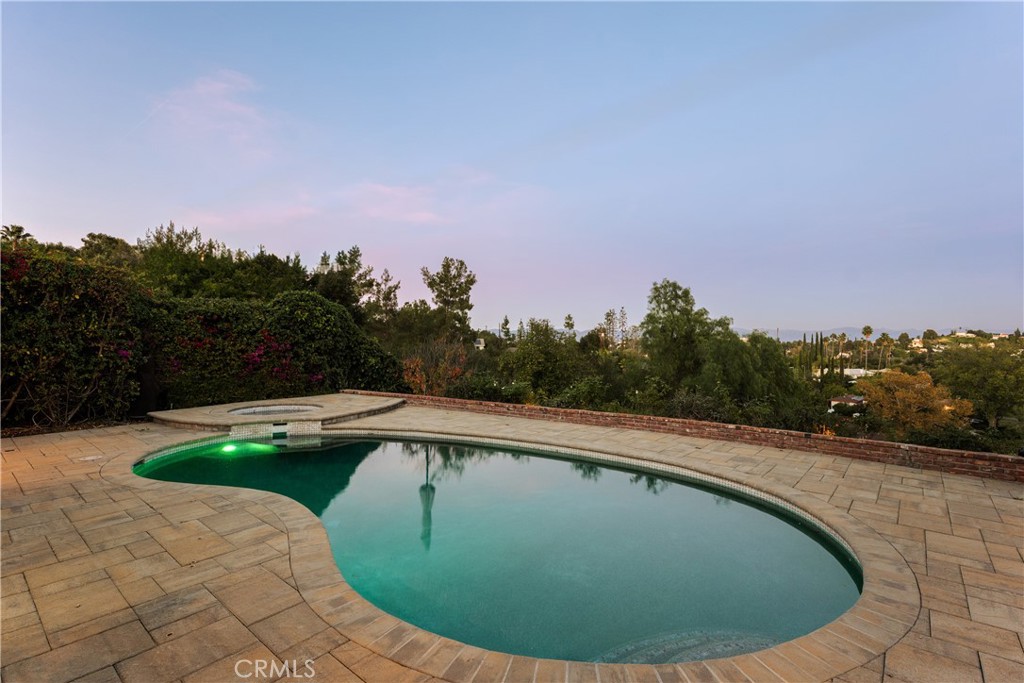 22370 Algunas Road Woodland Hills, CA 91364 - Photo 3 of 34