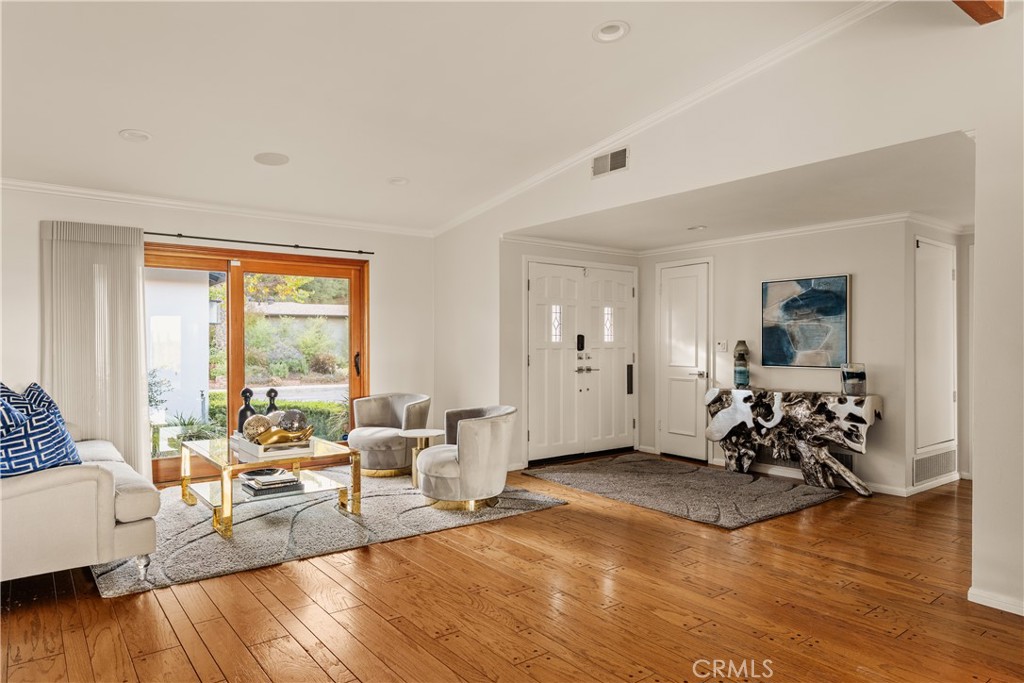 22370 Algunas Road Woodland Hills, CA 91364 - Photo 6 of 34