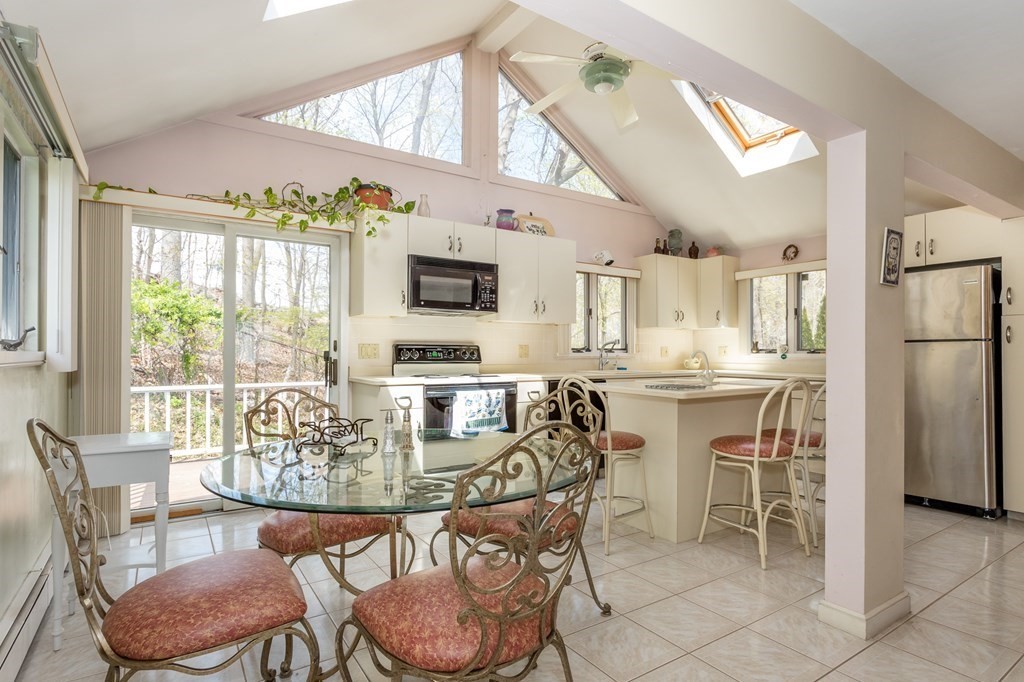 106 Shirley Road Waltham, MA 02452 - Photo 5 of 18 Gallery Image 5