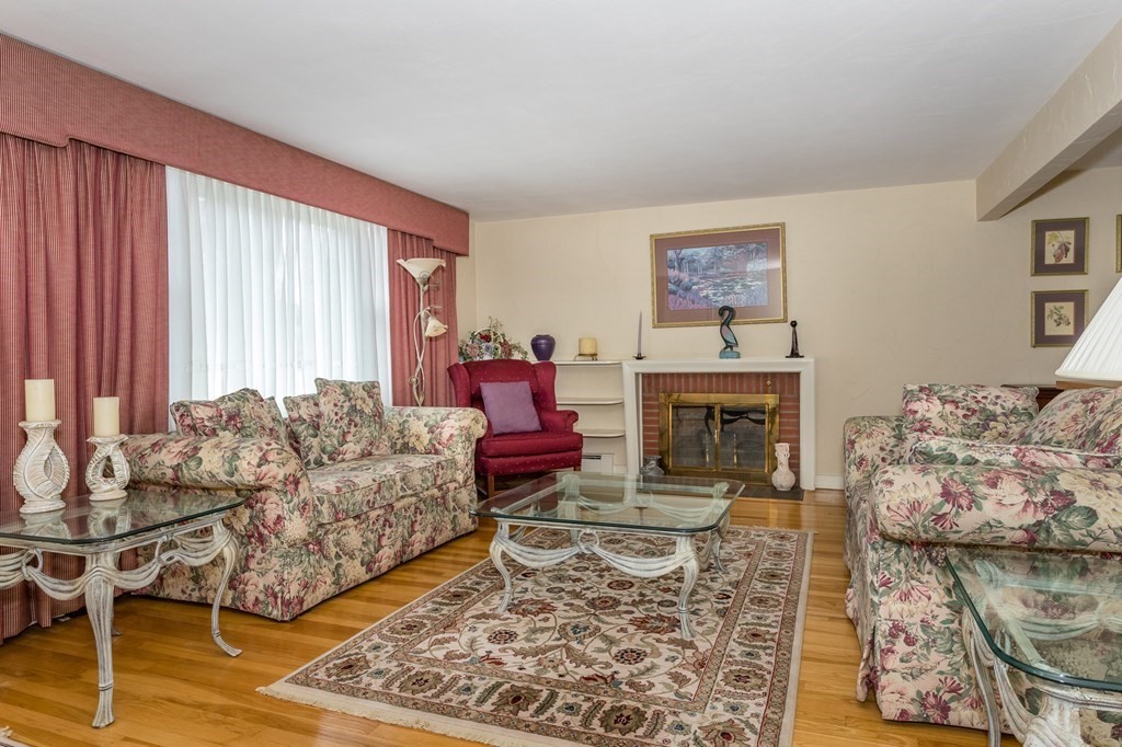 106 Shirley Road Waltham, MA 02452 - Photo 8 of 18 Gallery Image 8