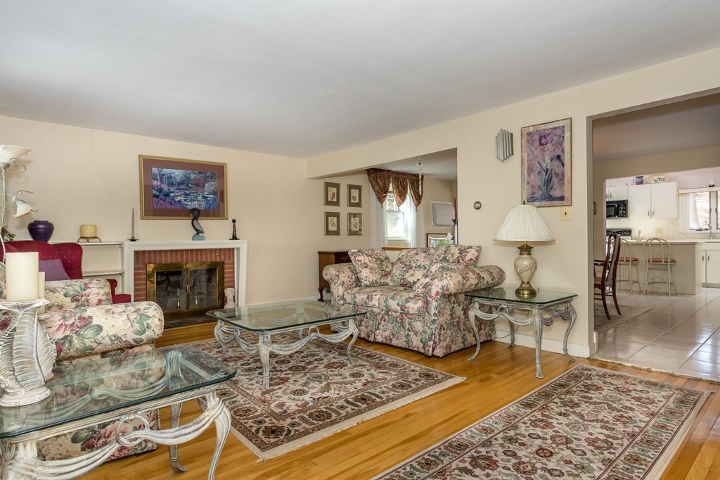 106 Shirley Road Waltham, MA 02452 - Photo 9 of 18 Gallery Image 9