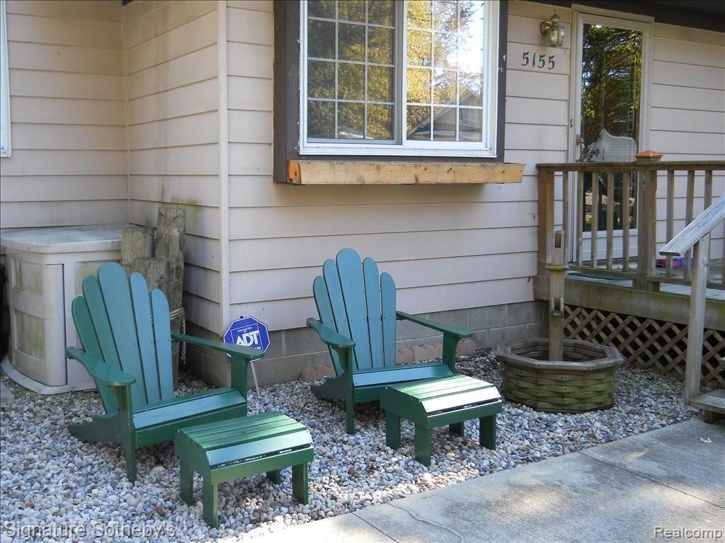 5155 Reymont Road Waterford, MI 48327 - Photo 16 of 19 Relaxing Canal Views