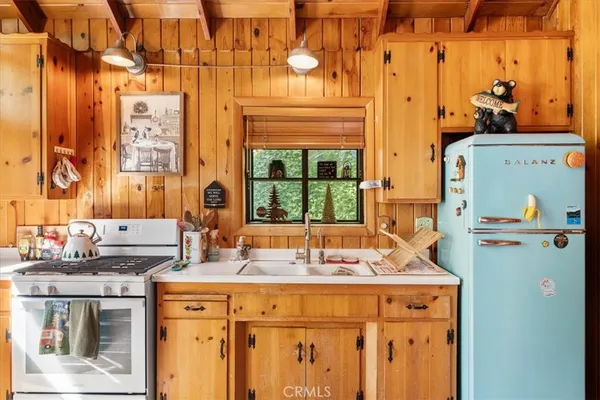 $297,500 | 697 Mormon Springs Road, Crestline, CA 92325