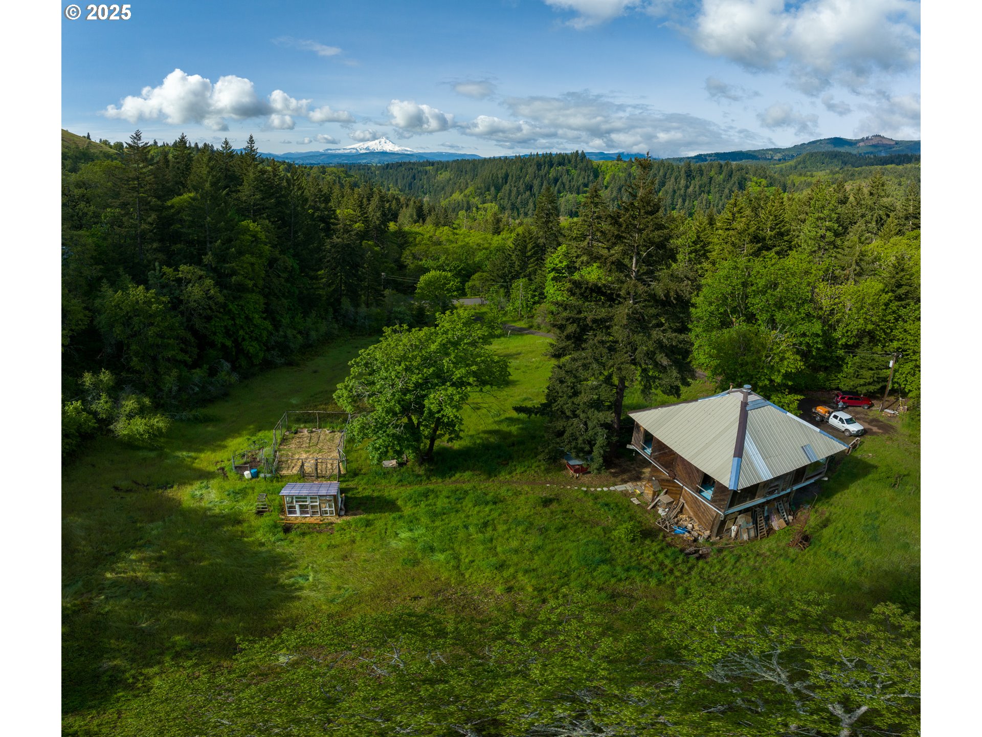 13 Southwest Arnett Road White Salmon, WA 98672 - Photo 1 of 25 a view of a backyard with plants and a garden