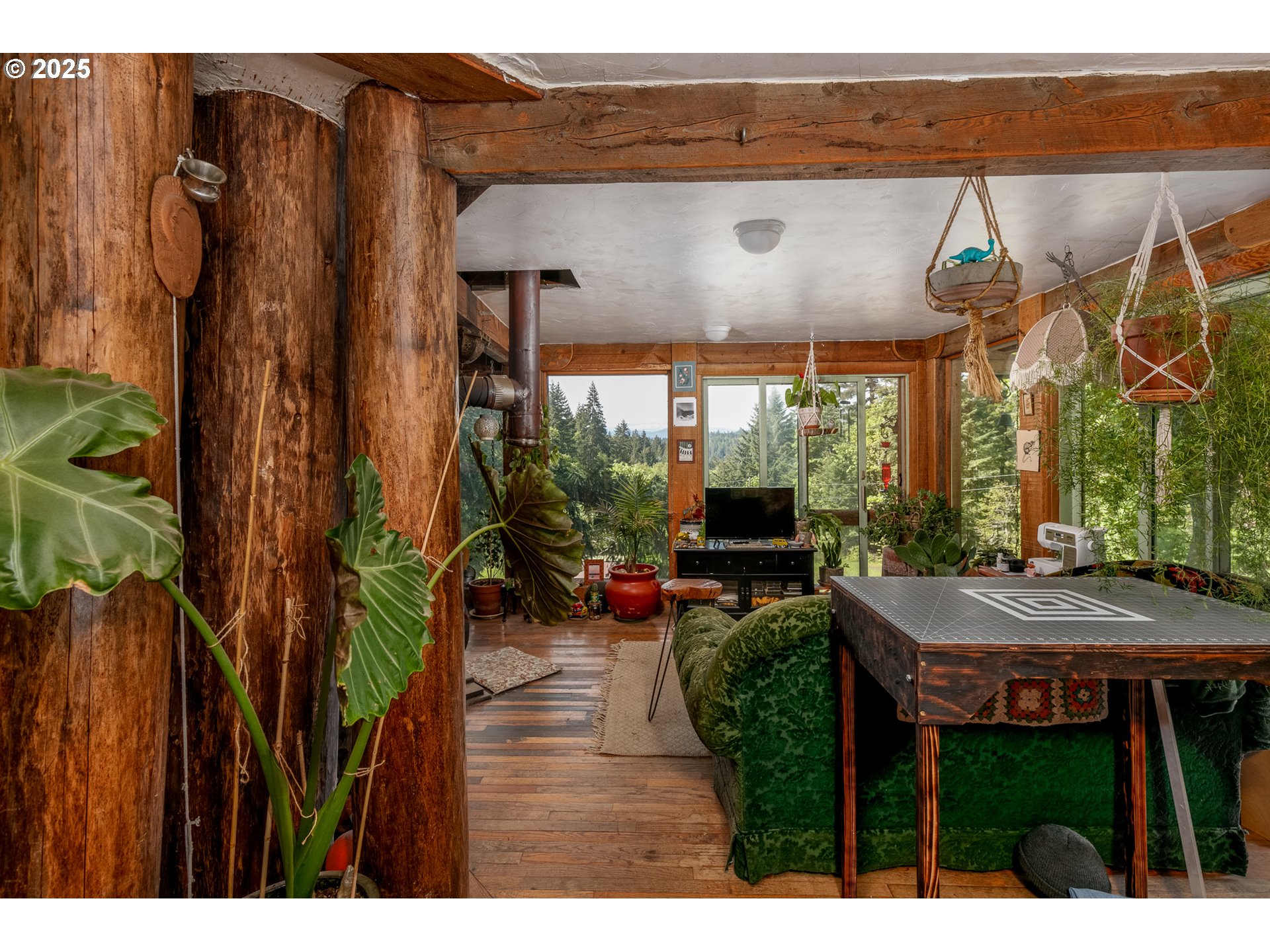 13 Southwest Arnett Road White Salmon, WA 98672 - Photo 13 of 25 a view of a patio with table and chairs under an umbrella with a small yard