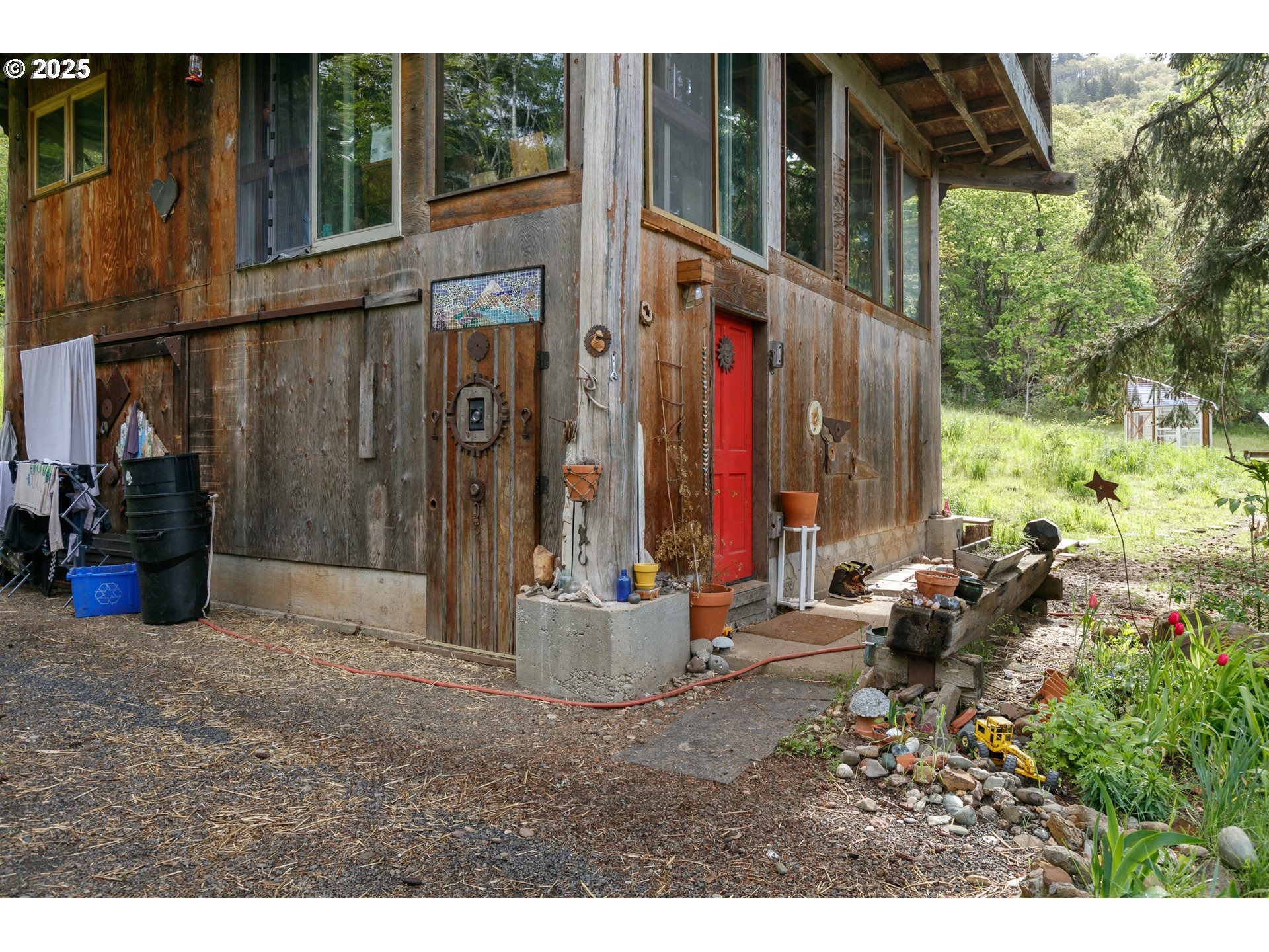 13 Southwest Arnett Road White Salmon, WA 98672 - Photo 16 of 25 a view of outdoor space and porch