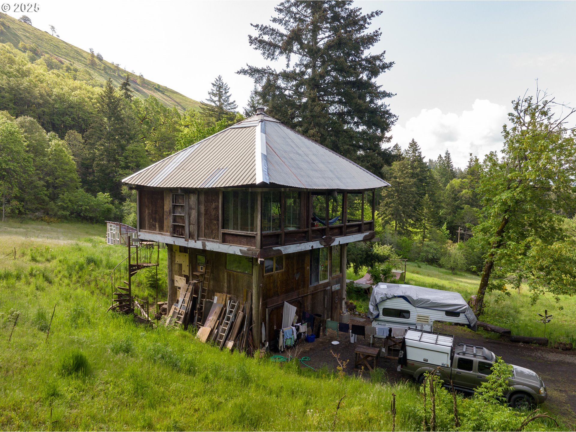13 Southwest Arnett Road White Salmon, WA 98672 - Photo 17 of 25 a view of a chair and table in the backyard of the house