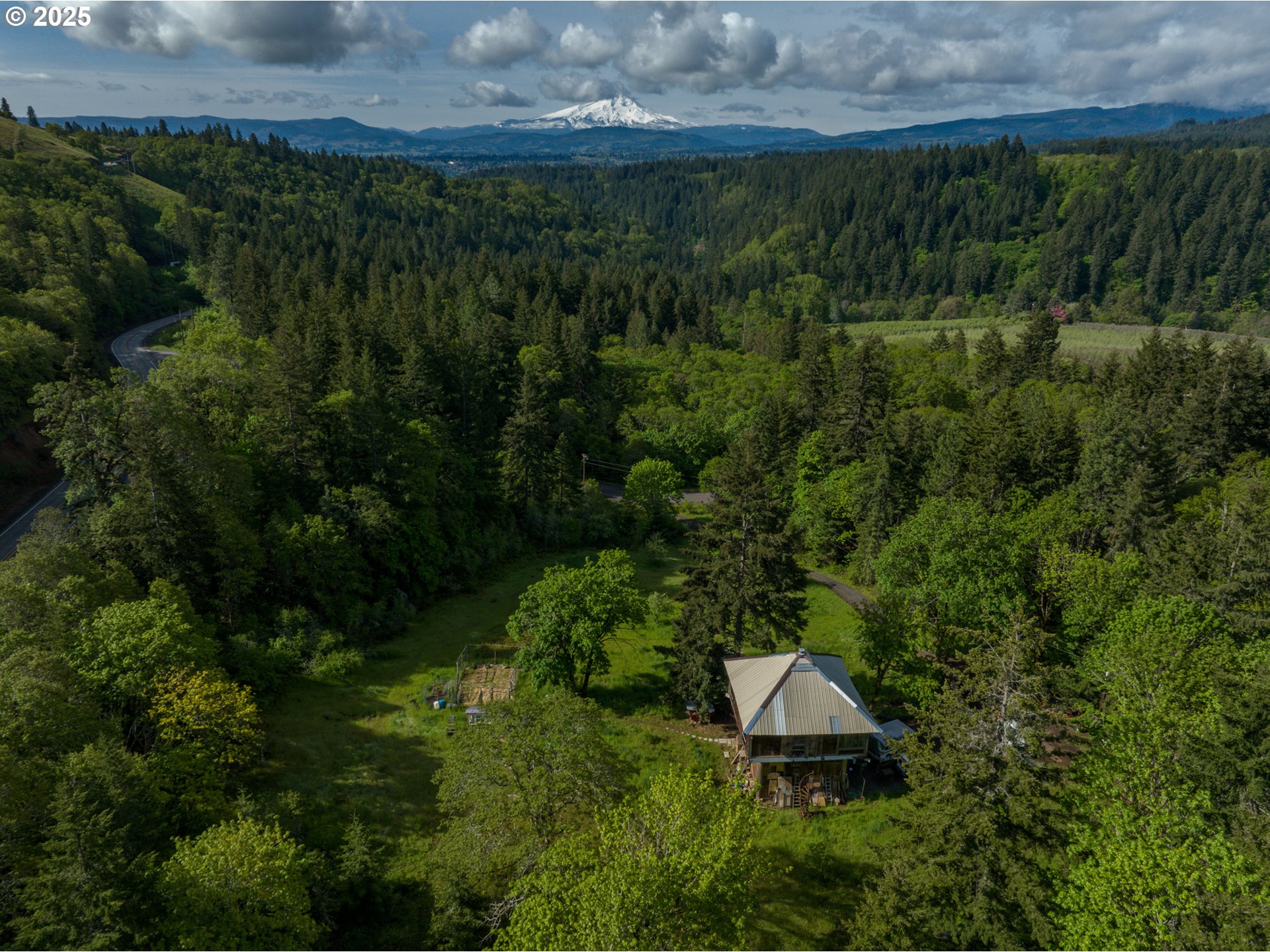 13 Southwest Arnett Road White Salmon, WA 98672 - Photo 24 of 25 a view of a garden
