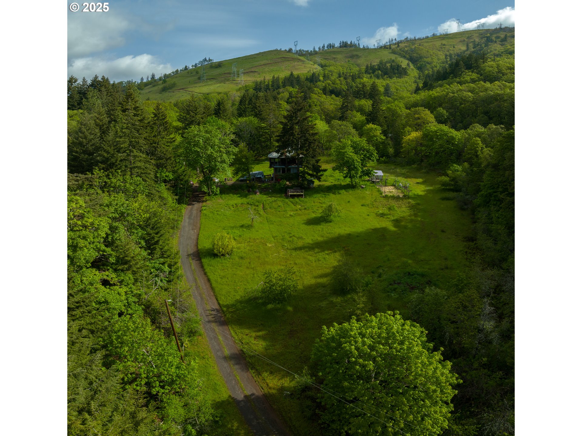 13 Southwest Arnett Road White Salmon, WA 98672 - Photo 25 of 25 a view of a garden