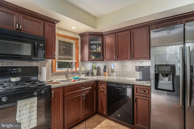 $424,000 | 1585 Edgewood Avenue, Abington, PA 19001