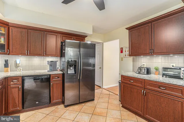 $424,000 | 1585 Edgewood Avenue, Abington, PA 19001