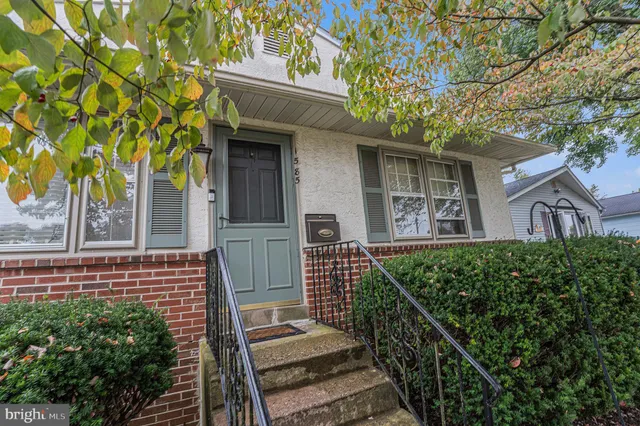 $424,000 | 1585 Edgewood Avenue, Abington, PA 19001