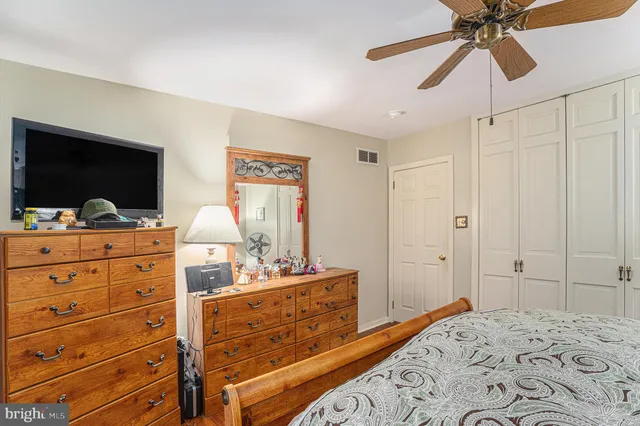 $424,000 | 1585 Edgewood Avenue, Abington, PA 19001