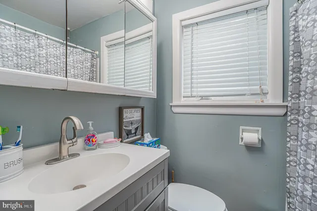 $424,000 | 1585 Edgewood Avenue, Abington, PA 19001