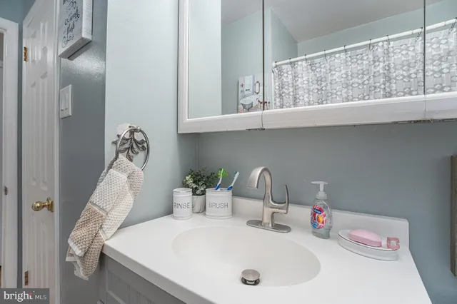 $424,000 | 1585 Edgewood Avenue, Abington, PA 19001