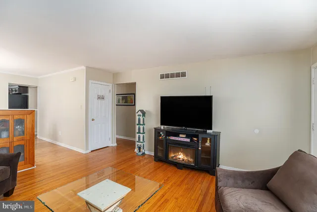 $424,000 | 1585 Edgewood Avenue, Abington, PA 19001