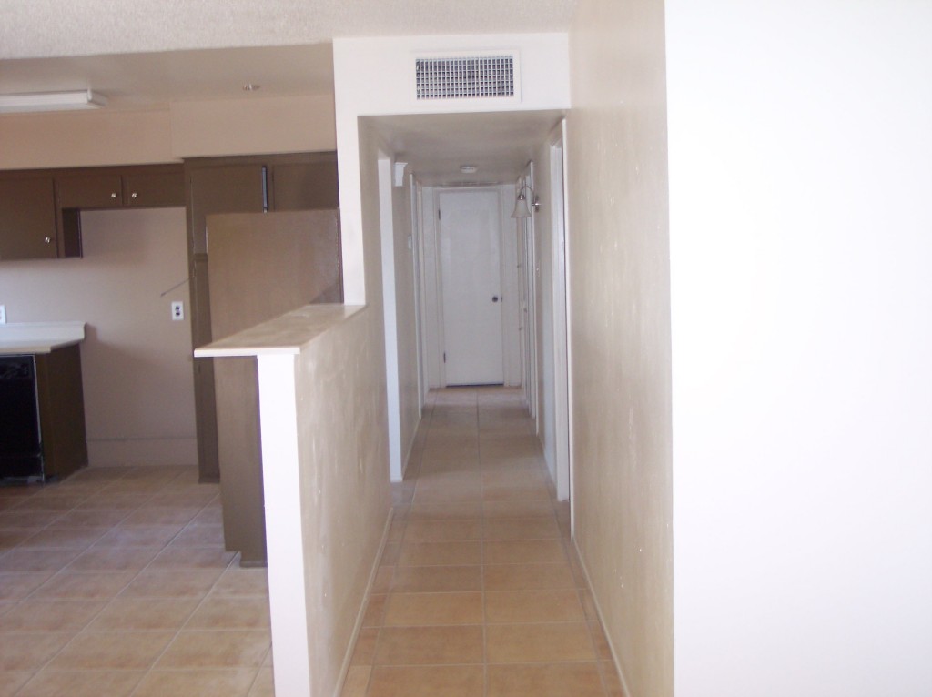 6901 West Camelback Road Phoenix, AZ 85033 - Photo 4 of 12 Hallway