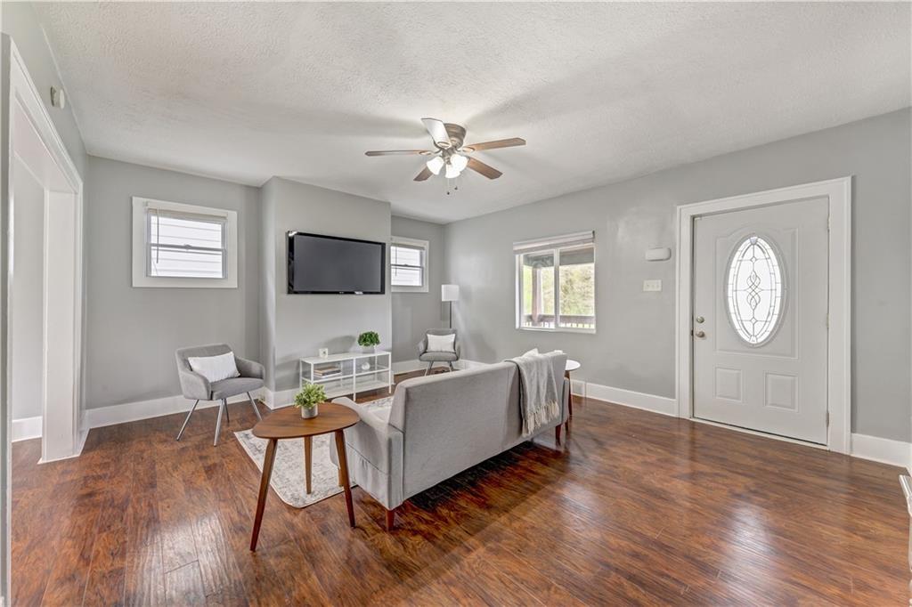 1434 Ridge Avenue Coraopolis, PA 15108 - Photo 4 of 25 Gallery Image 4