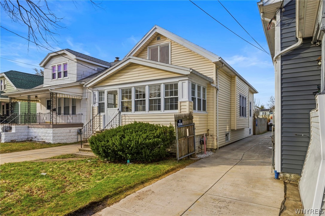 102 Rosedale Street Buffalo, NY 14207 - Photo 3 of 33