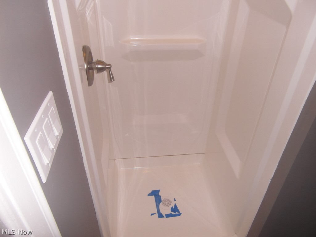1222 Castleton Road Cleveland, OH 44121 - Photo 18 of 32 shower and bath in suite