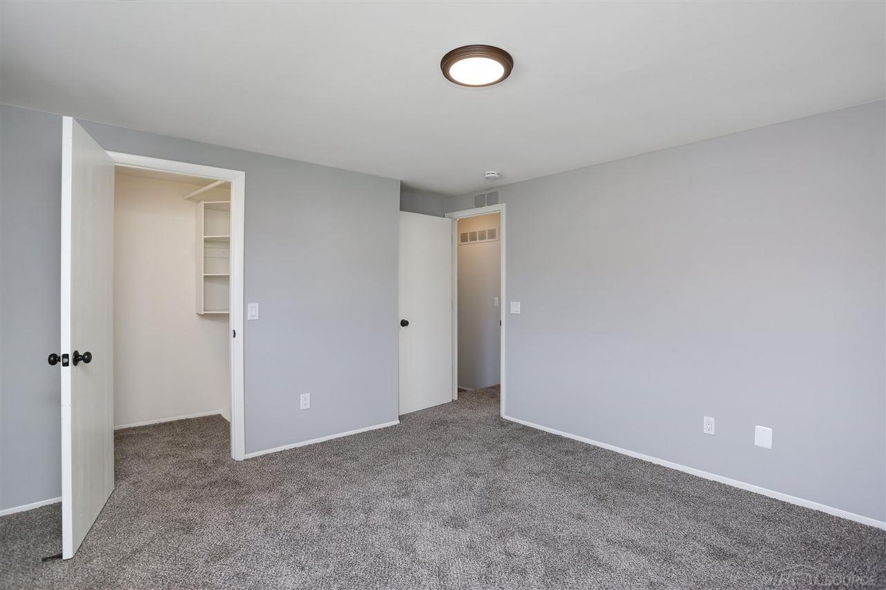2417 Samoset Road Royal Oak, MI 48073 - Photo 14 of 15 50020733-13.JPG