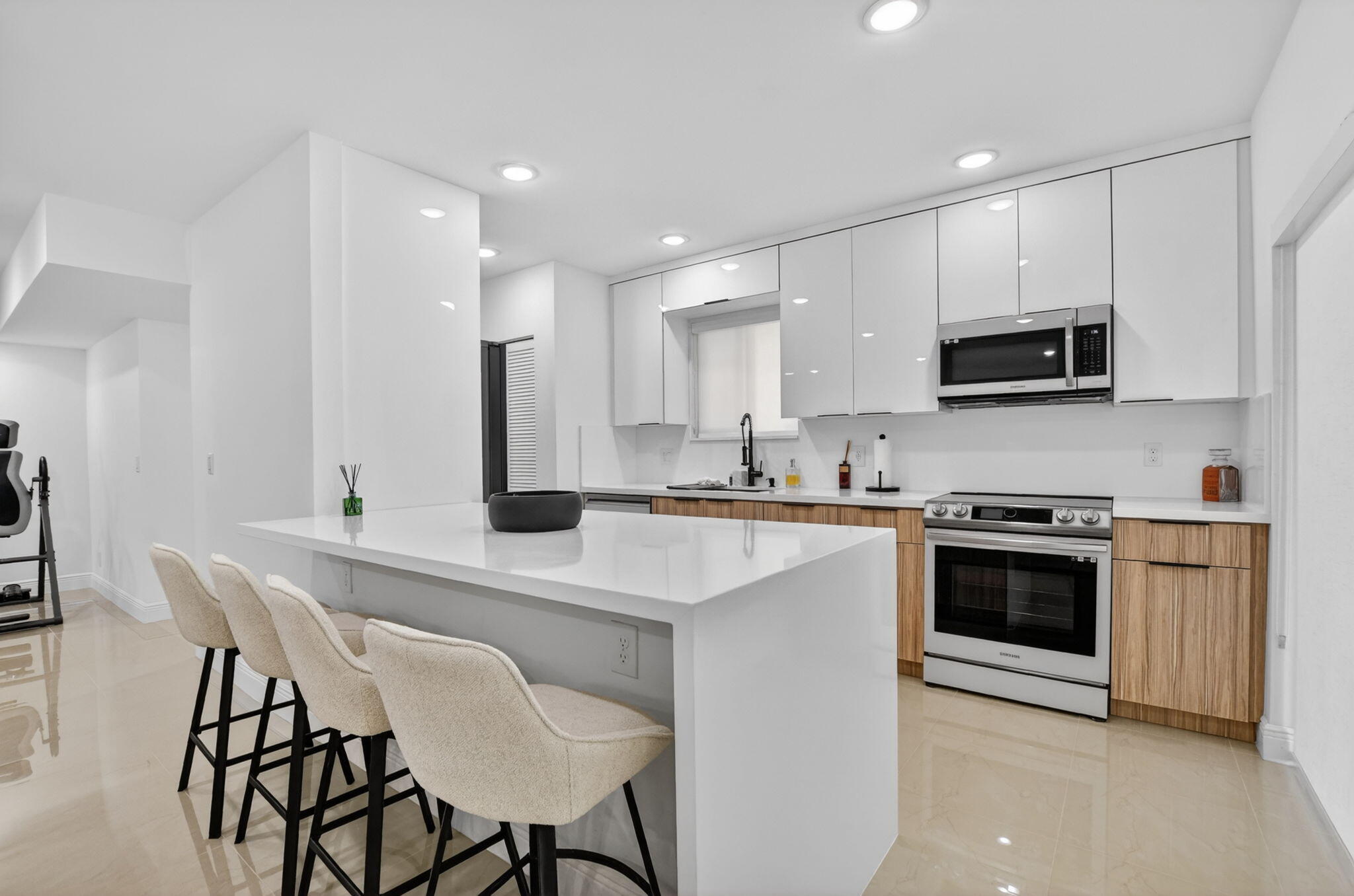 6335 Longboat Lane West, Unit E104 Boca Raton, FL 33433 - Photo 2 of 46 Kitchen & Island