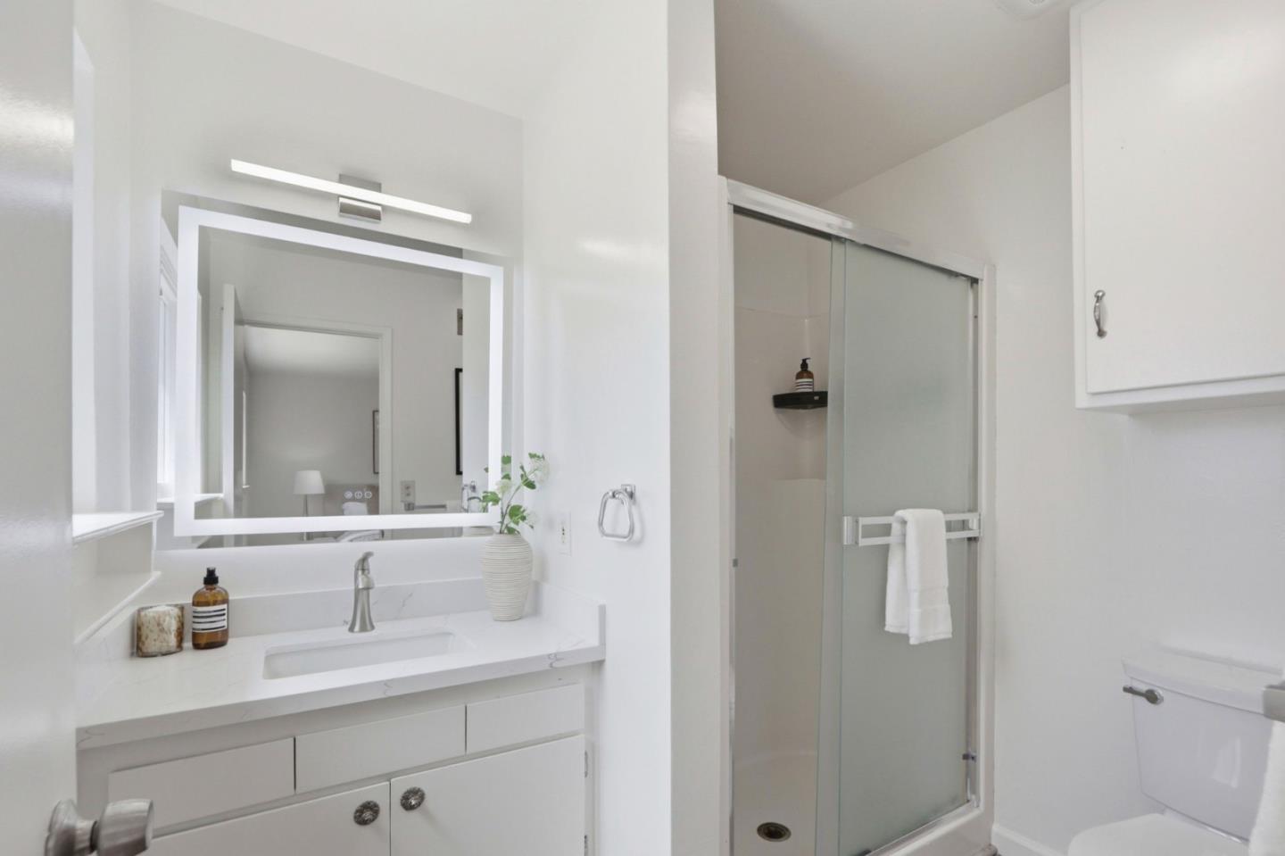 546 Woodstock Way Santa Clara, CA 95054 - Photo 15 of 24 a bathroom with a sink and mirror