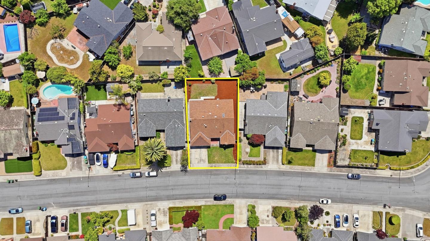 546 Woodstock Way Santa Clara, CA 95054 - Photo 23 of 24 an aerial view of residential houses with outdoor space